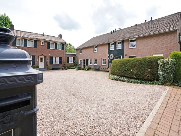 Property grounds - Convenient Holiday Home in Gulpen near River & City Center (Gulpen)