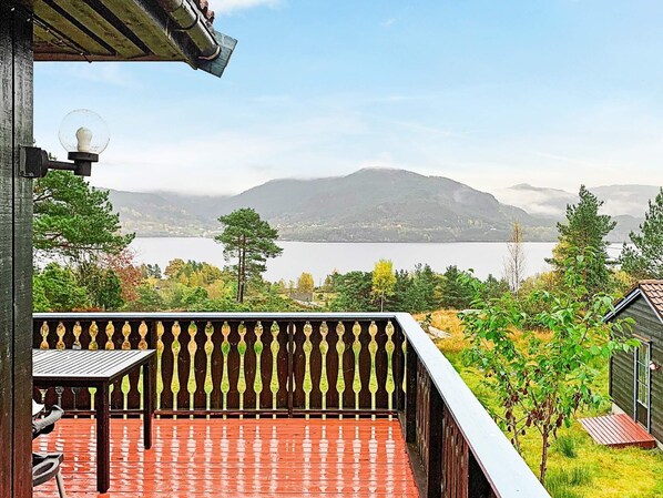 Terrace/patio - 6 Person Holiday Home in Ostereidet (Alver)