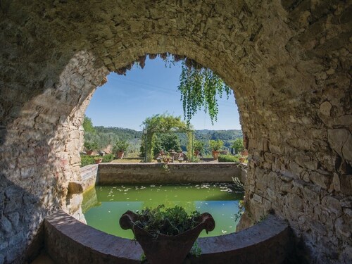 Tuscany Bliss: Garden Retreat