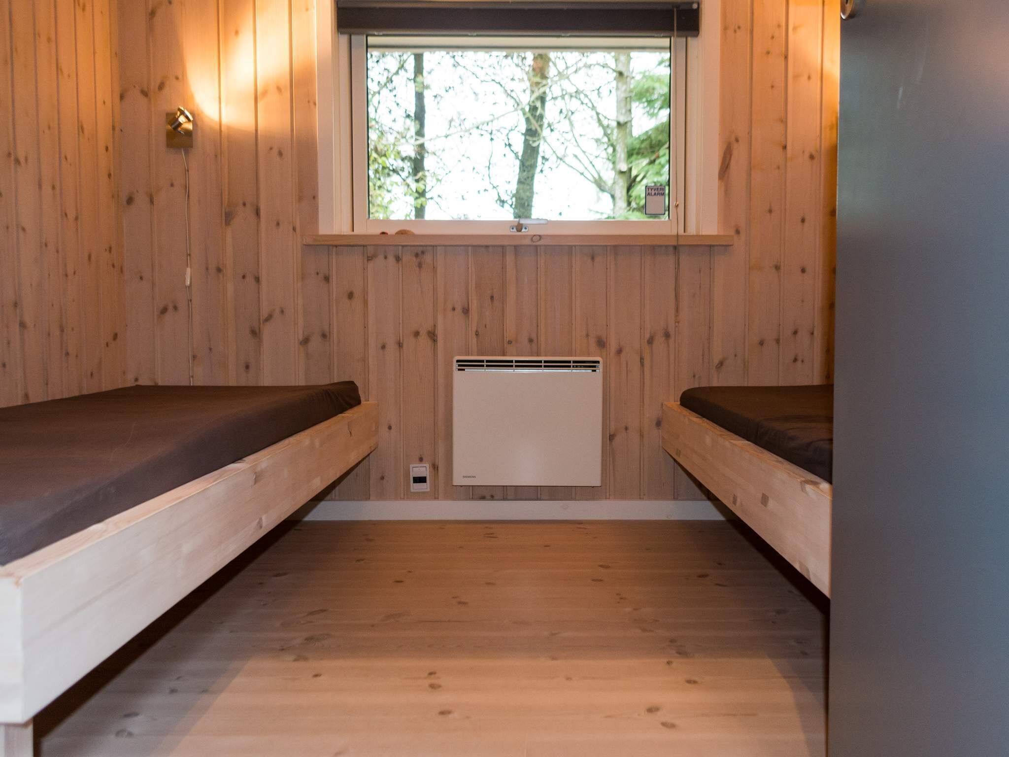 3 bedrooms, cribs/infant beds