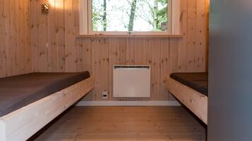 3 bedrooms, cribs/infant beds