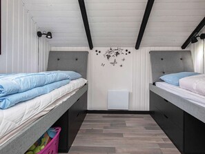 3 bedrooms, cribs/infant beds
