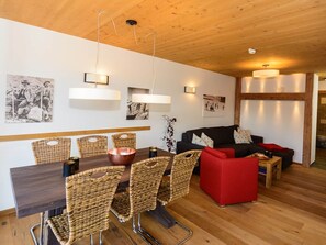 Dining - Apartment in Wildkogel Near Ski Lift (Neukirchen am Grossvenediger)
