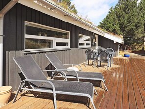 House | Outdoor dining