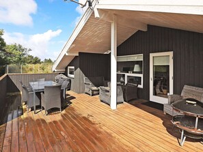 House | Outdoor dining