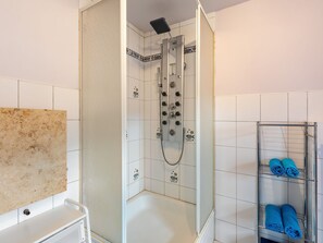 Shower, towels - Snug Holiday Home in Divitz-Spoldershagen near Skydiving (Divitz-Spoldershagen)