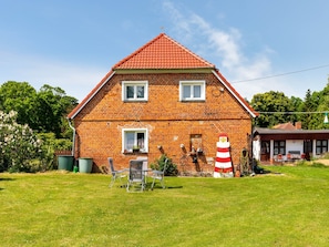 Exterior - Snug Holiday Home in Divitz-Spoldershagen near Skydiving (Divitz-Spoldershagen)