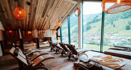 Large Apartment With Balcony & Terrace on Ski Slope