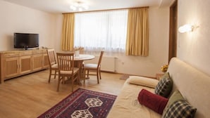 Living room - Mountain-view Apartment in Auland bei Seefeld With Balcony (Reith bei Seefeld)