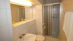 Bathroom - Mountain-view Apartment in Auland bei Seefeld With Balcony (Reith bei Seefeld)