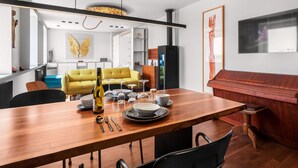 Dining - Wonderful Loft Apartment with Sauna in Augsburg near Zoo & Puppet Theater (Augsburg)