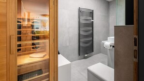 Bathroom - Wonderful Loft Apartment with Sauna in Augsburg near Zoo & Puppet Theater (Augsburg)