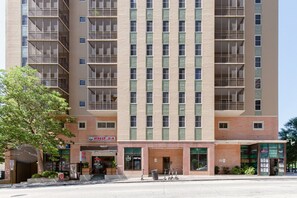 A multi-story building with a ground-level Vietnamese noodle restaurant.