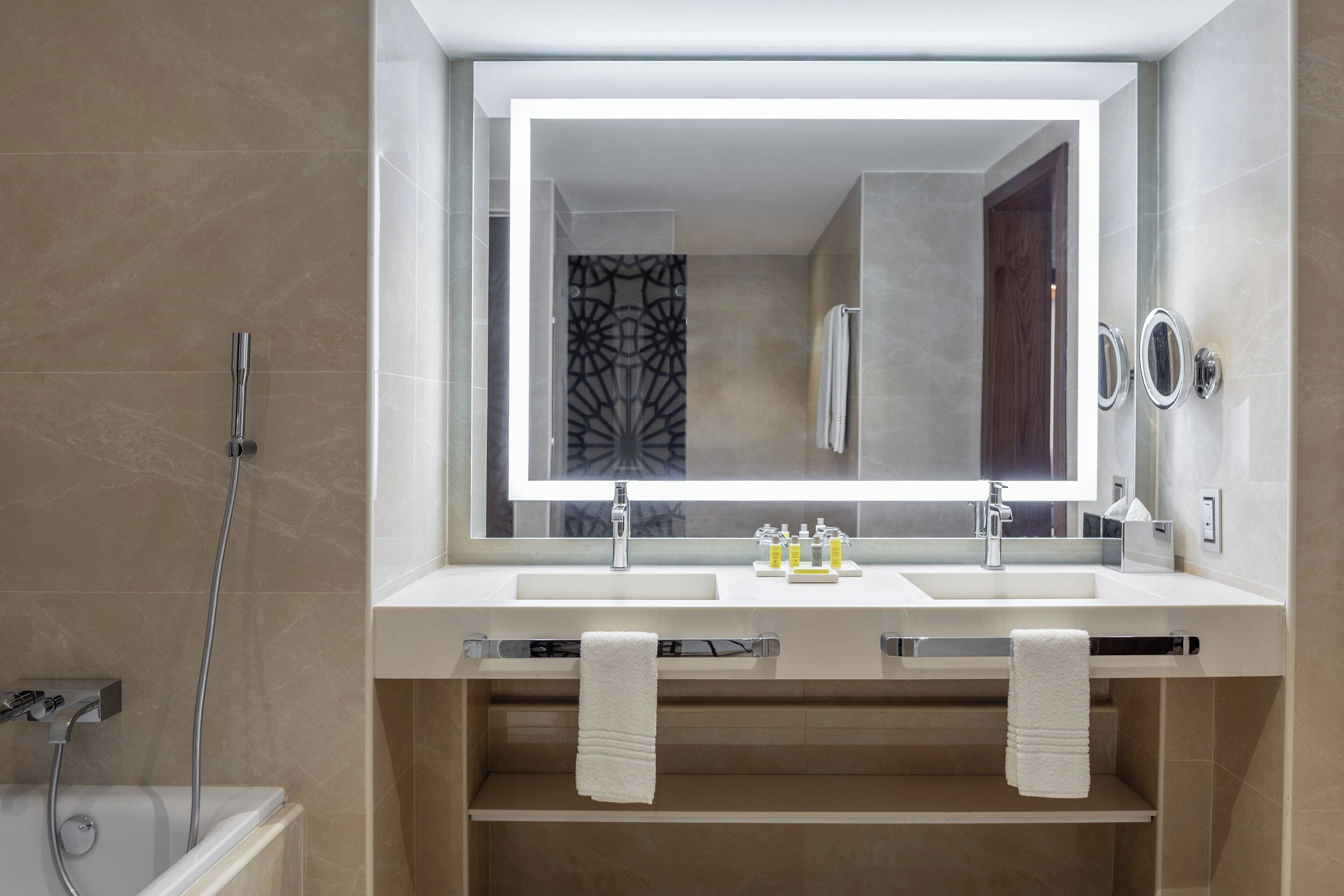 executive suite, 1 bedroom | bathroom | shower, free toiletries, hair dryer, bathrobes