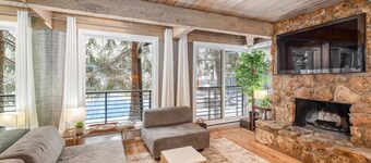 Downtown Aspen Winter Escape! On Shuttle to Gondola, Shops, Dining. W/D, Parking. Pool And Hot Tub