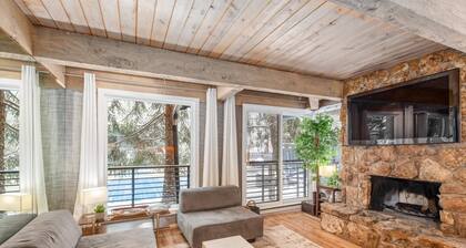 Downtown Aspen Winter Escape! On Shuttle to Gondola, Shops, Dining. W/D, Parking. Pool And Hot Tub