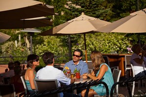 تناول الطعام بالخارج