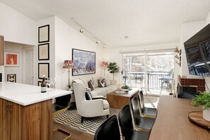 Unclassified image, 4 of 49, button