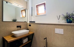 Unclassified image, 2 of 28, button