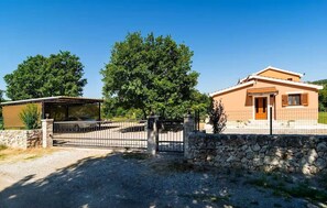 Unclassified image, 4 of 28, button