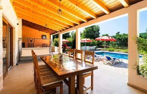 Unclassified image, 5 of 28, button