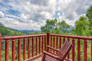 Property grounds - The Majestic View, Hot Tub, Mountain Views, $560 FREE tickets each paid day! (Sevierville)