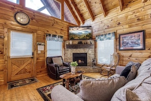 Fireplace, table football - The Majestic View, Hot Tub, Mountain Views, $560 FREE tickets each paid day! (Sevierville)