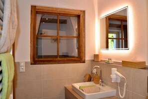 Haartrockner, Handtücher, Seife