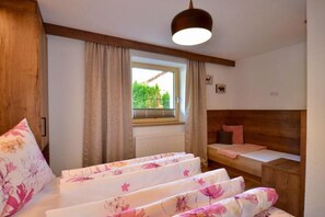 2 habitaciones, caja de seguridad en la habitación y cuna de viaje 