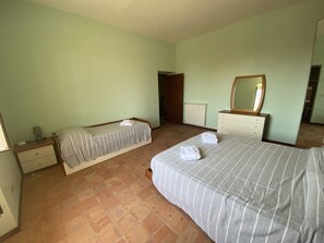 4 bedrooms, soundproofing, iron/ironing board, travel crib - Casale Colle dei Pini (Anguillarese-colle Due Pini)