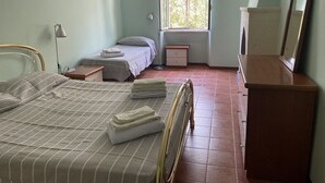 A bedroom with a bed, a bedside table, a nightstand, a window, and a mirror. - Casale Colle dei Pini (Anguillarese-colle Due Pini)