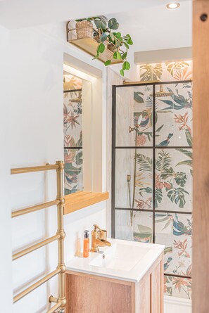 Shower, hair dryer, towels, toilet paper