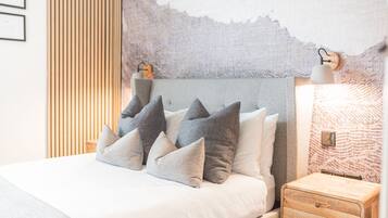 3 chambres, bureau, fer et planche Ă repasser, lit parapluie