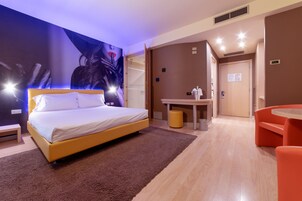 Camera Superior con letto matrimoniale o 2 letti singoli | Biancheria da letto di alta qualità, copriletto in piuma, minibar