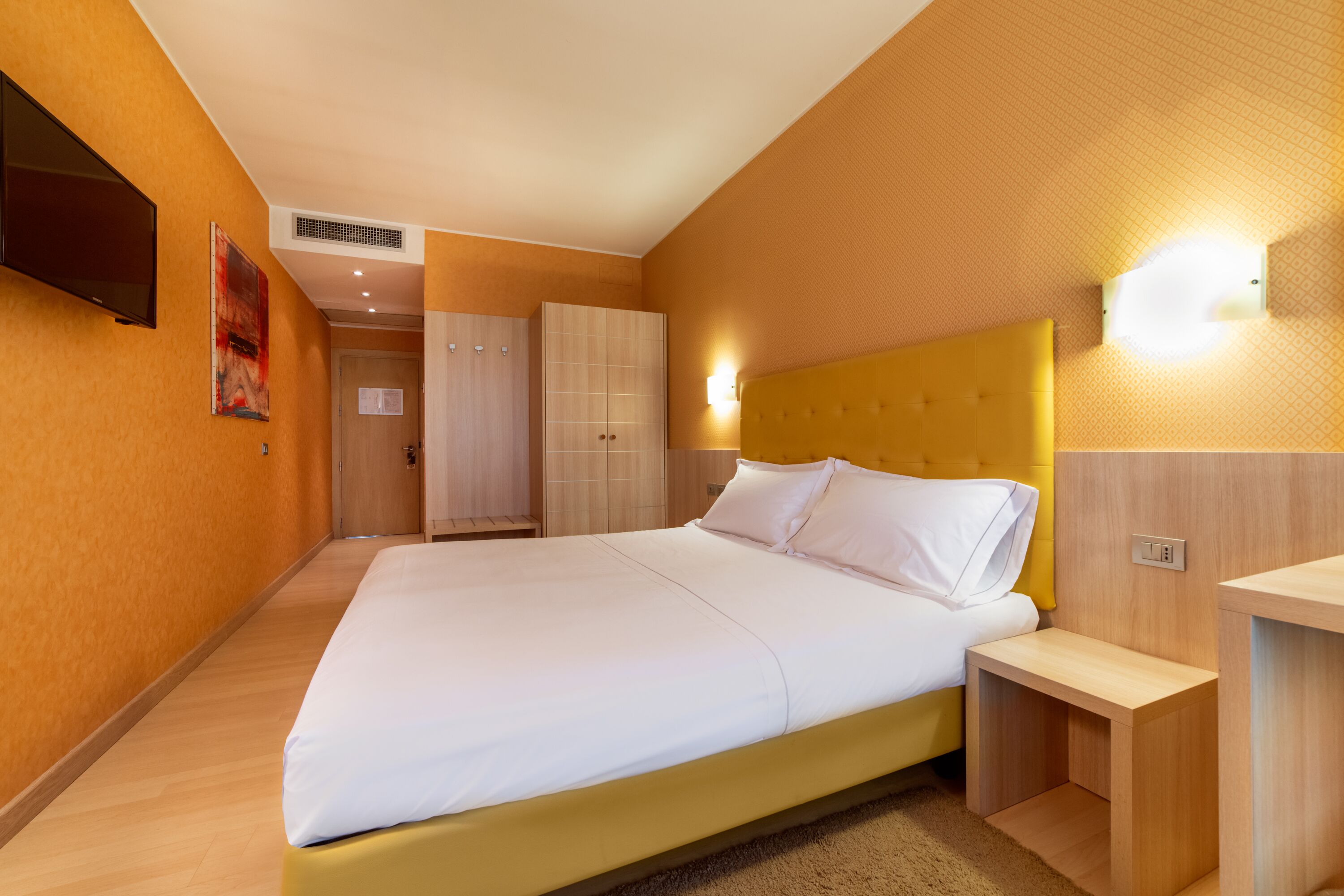 deluxe double or twin room | premium bedding, down duvets, minibar, in-room safe