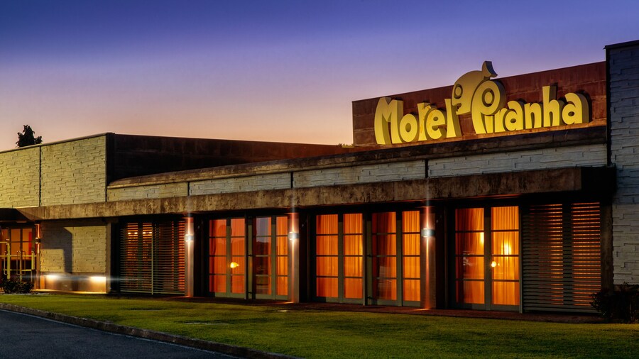 Motel Hotel Piranha