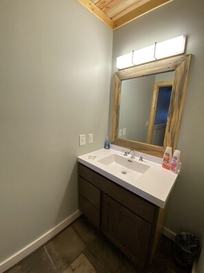 Shower, hair dryer, towels, soap - Snowmobile Friendly! Ample Parking-only 1 block to trail! Clean w cozy Fireplace (AuTrain)