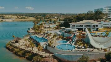 Piscina interna, piscina externa