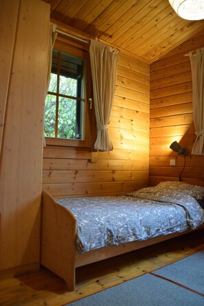 3 bedrooms, iron/ironing board, travel cot, free WiFi