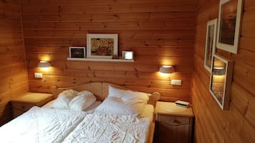 3 habitaciones, tabla de planchar con plancha y cuna de viaje