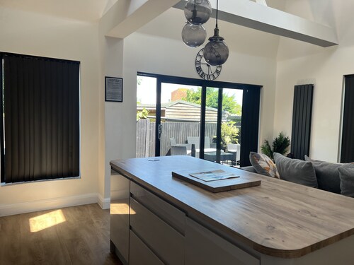 The Broadway Beach Homes Airbnb With Hot tub