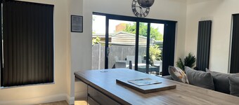 The Broadway Beach Homes Airbnb With Hot tub