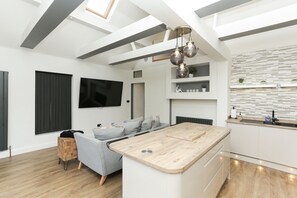 独立别墅, 多张床 | 私人厨房 | 冰箱、微波炉、烤箱、炉灶