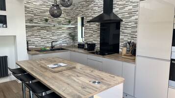 House, Multiple Beds | Private kitchen | Fridge, microwave, oven, stovetop