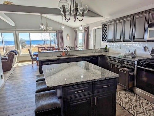 Lake Huron Retreat • Sandy Private Lake Huron Beach • Pet Friendly