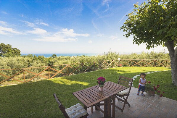 Outdoor dining - La Ginestra in the heart of the Conero park (Sirolo)