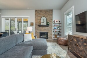 TV, fireplace