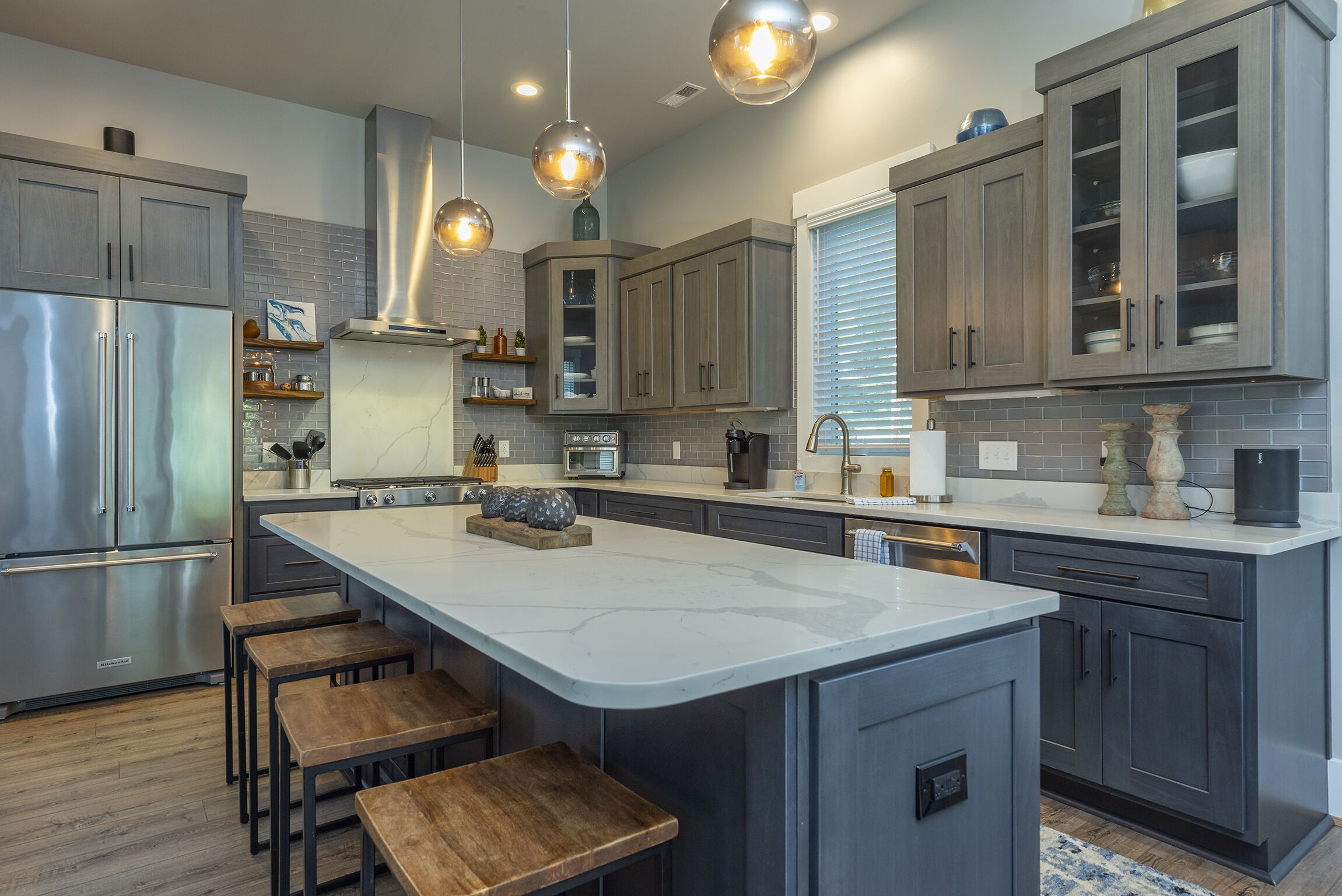 冰箱、微波炉、烤箱、炉灶