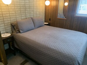 3 bedrooms, WiFi, bed sheets - Walking distance to beaches and downtown (Grand Marais)
