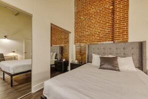 Unclassified image, 4 of 29, button